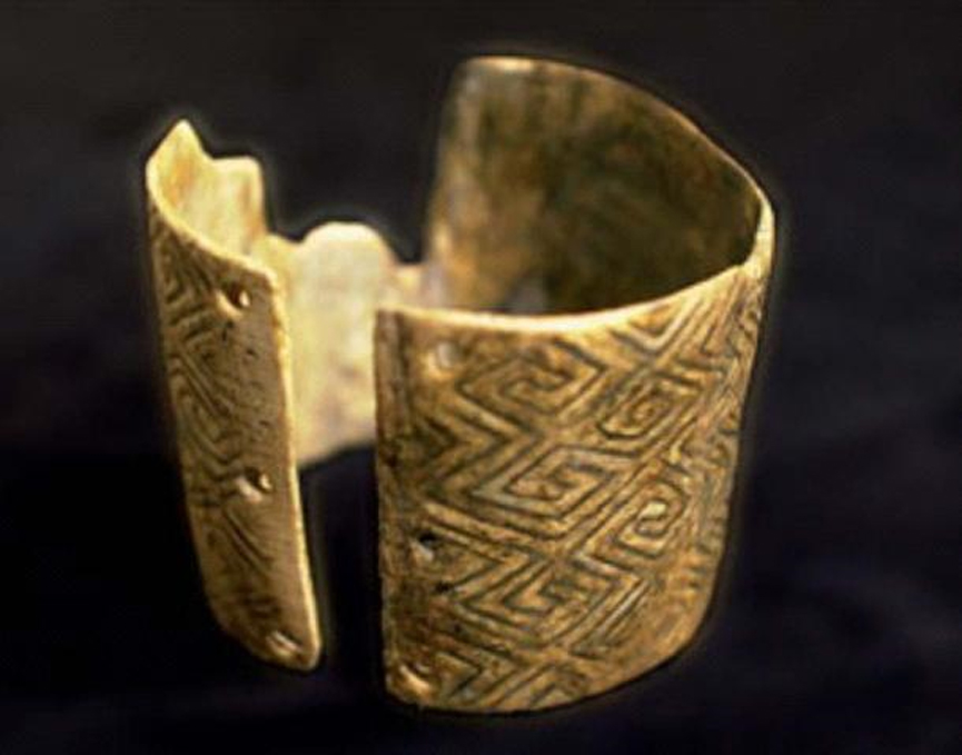 Brazalete hallado en Mizyn. Imagen: Encyclopedia of Ukraine