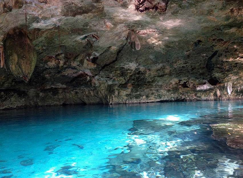 Cenote en Tulum, México. (Christine Rondeau/CC BY 2.0)