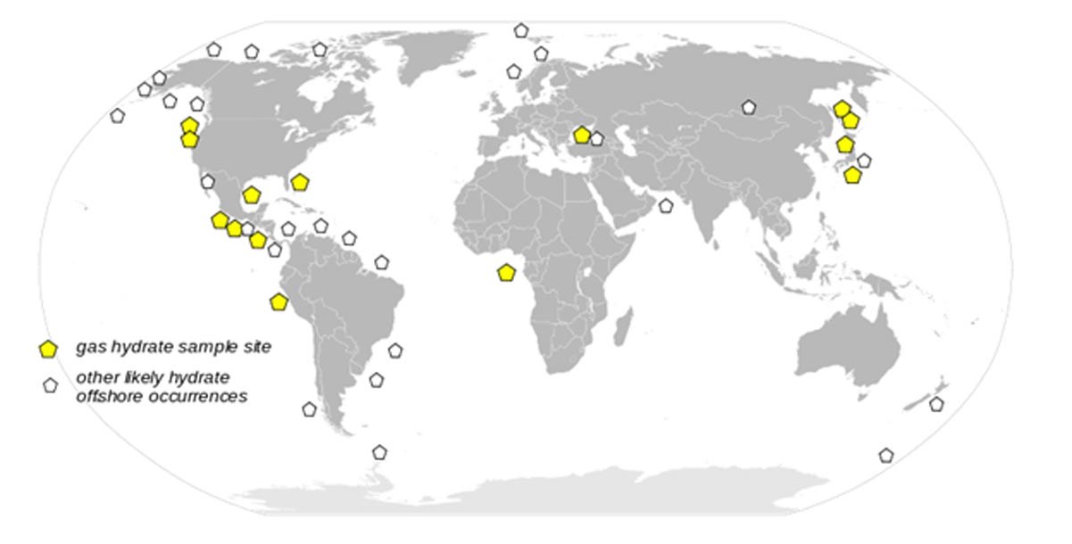 Mapa de 1996 en el que se muestra la distribución confirmada o supuesta de las zonas cercanas a la costa con sedimentos ricos en hidratos de gas. (Public Domain)