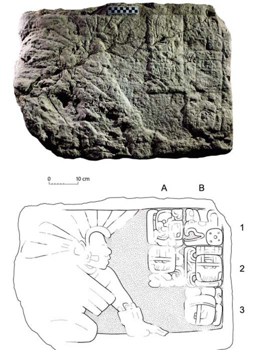 Paneles más pequeños en los que se observa una figura humana jugando a pelota (Christophe Helmke / Antiquity 2017)