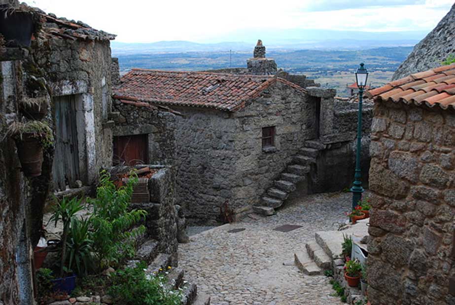 El pueblo conserva gran parte de su estructura medieval original. (CC BY-SA 3.0)