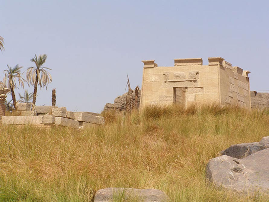 Ruinas del templo de Khnum, situado al sur de la isla de Elefantina. (CC BY SA 4.0)