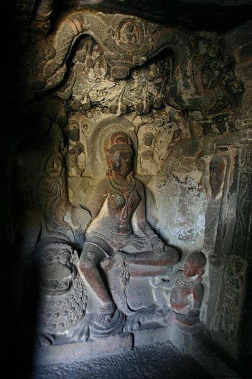 Relieve de una yakshini labrado en la piedra de una de las cuevas Jain de Ellora. (Y. Shishido/CC BY SA 3.0)