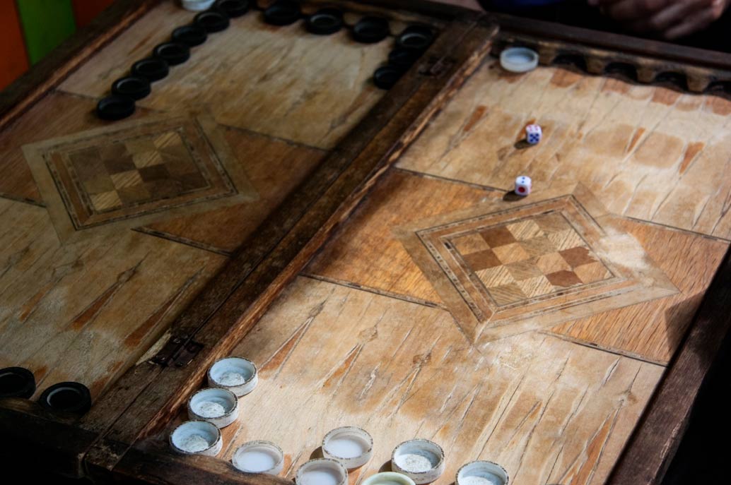 Antiguo tablero de backgammon (445017/Adobe Stock)