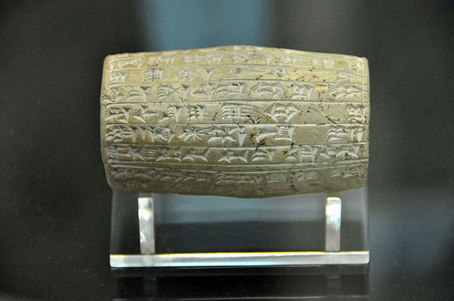 Este pequeÃ±o cilindro de terracota registra las obras realizadas en las murallas de la ciudad de Babilonia por orden del rey Nabopolasar. Hallado en Babilonia, Mesopotamia, Irak. Periodo neobabilÃ³nico, 625-605 a. C. Museo BritÃ¡nico, Londres. (Osama Shukir Muhammed Amin FRCP (Glasg)/CC BY SA 4.0)