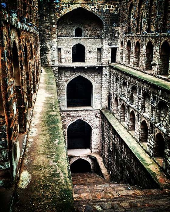 Escalinata del monumento histÃ³rico indio conocido como Agrasen ki Baoli. (Souravmishra26/CC BY-SA 4.0)