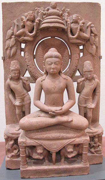 Estatua de Adinatha, también conocido como Rishabha, (fundador del jainismo) en padmasana (postura del loto). (CC BY SA 3.0) La inscripción recientemente descifrada parece promover el jainismo en Arattipura, lugar en el que se han descubierto objetos y obras de arte en los que aparece representado Adinatha, posiblemente también pertenecientes al período Hoysala.