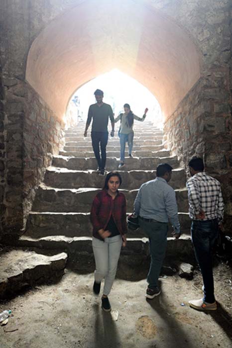 Bajando hasta el final de las escaleras del Agrasen ki Baoli. (Ray_LAC/CC BY-SA 4.0)