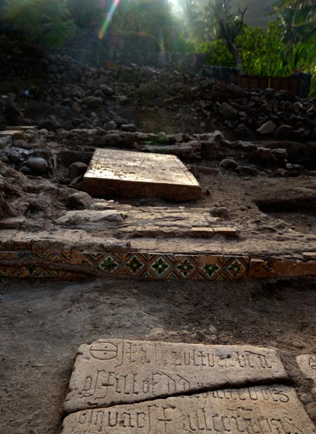 Algunas de las tumbas de este cementerio son de traficantes de esclavos. (Foto: Universidad de Cambridge) 