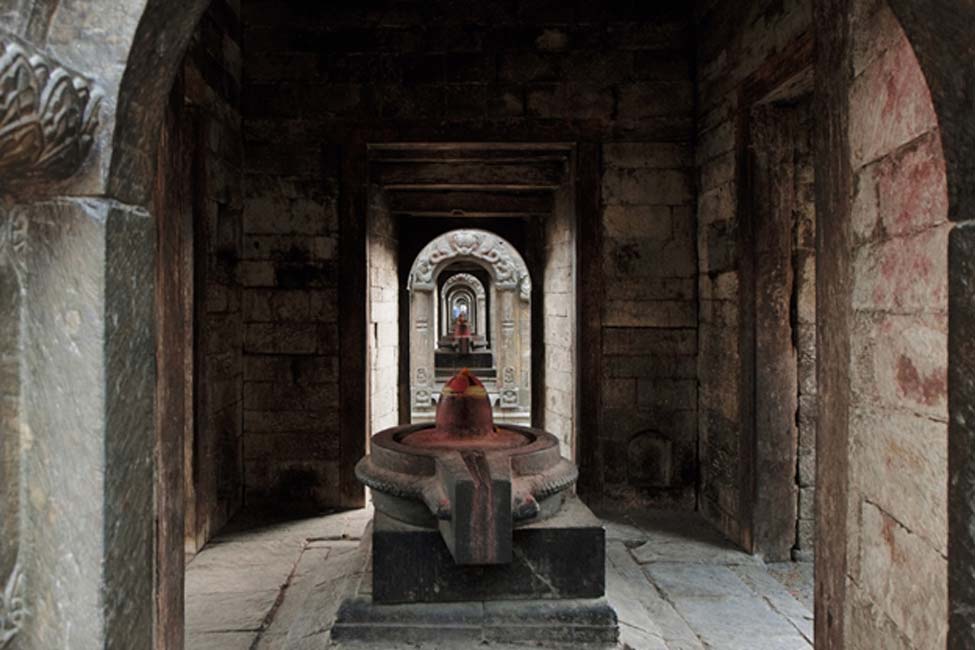 Lingam de un antiguo templo de la India. (Anton/Adobe)