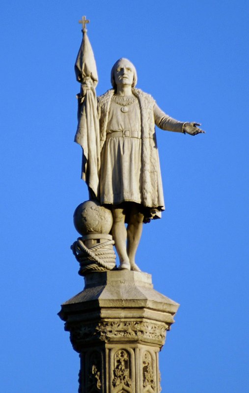 Según narran las crónicas, el mismo Cristóbal Colón llegó a observar a tres figuras femeninas asomando sobre la superficie del océano. Detalle del Monumento a Cristóbal Colón de la Plaza de Colón de Madrid, España, obra del escultor Jerónimo Suñol, (1839–1902). (Antonio García- CC BY 2.0)