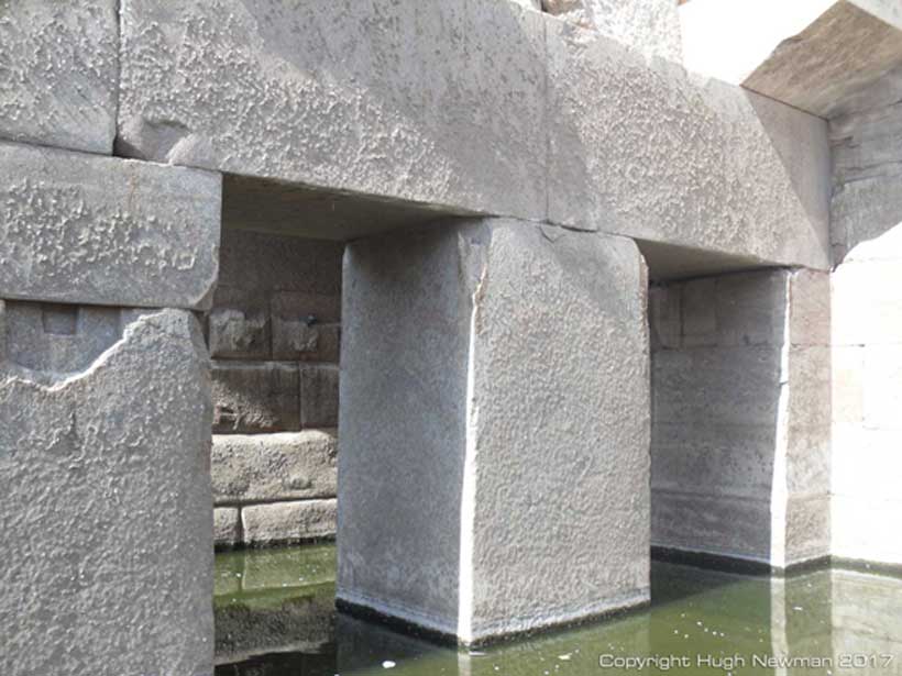 El Osirión de Abidos muestra una evolucionada construcción en piedra. Fotografía: Hugh Newman.
