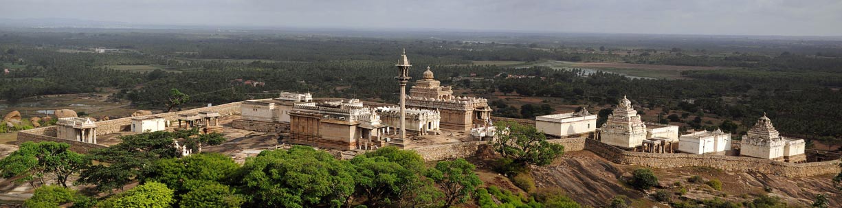 El complejo de templos de Chandragiri situado en Shravanabelagola, la India. (CC BY SA 3.0)