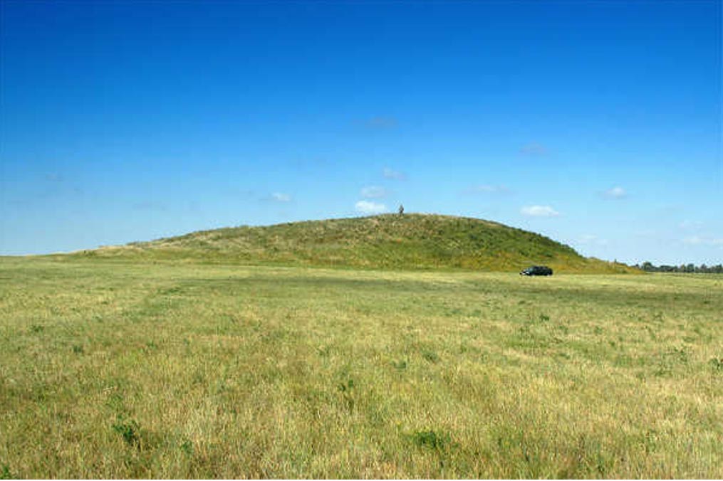 Antiguo túmulo funerario (kurgan) situado en Rusia (Public Domain)