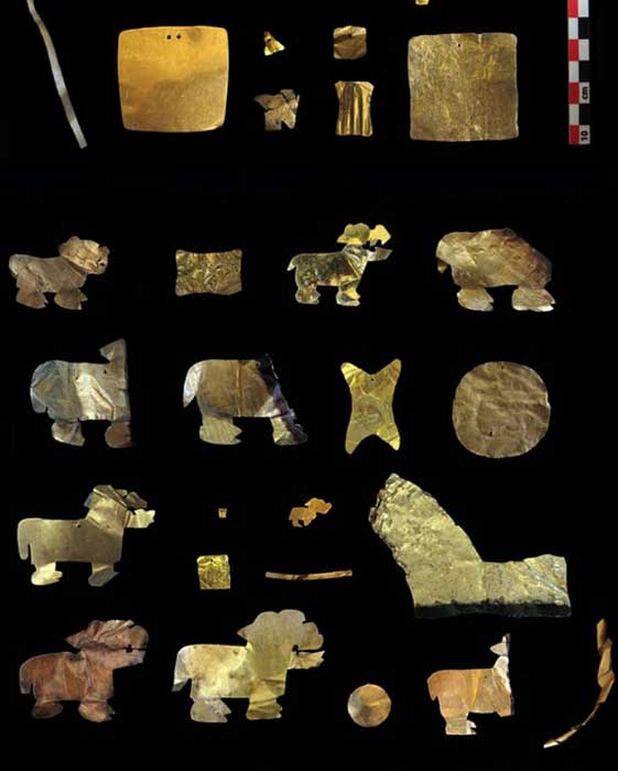 Artefactos de oro recuperados del sitio Tiwanaku. (C.Delaere/ULB)