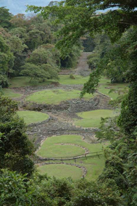 El monumento a Guayabo de Turrialba cubre 540 acres, pero solo una pequeña porción ha sido descubierta. CC BY 2.0