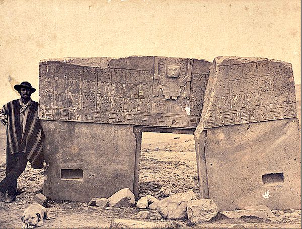 La Puerta del Sol fotografiada en 1877 (Wikimedia Commons)