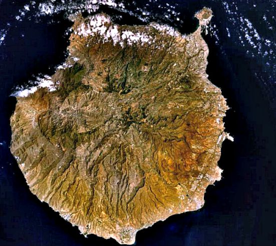 La isla de Gran Canaria, en una fotografía tomada vía satélite (Wikimedia Commons)