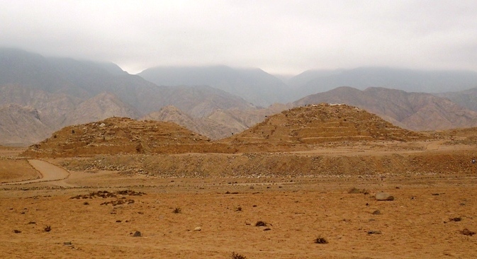 Piramides-Escalonadas-Caral-Peru.jpg