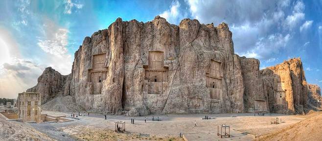 Naqsh-e-Rustam-Tumbas-Reyes-Persas-Dario-I.jpg