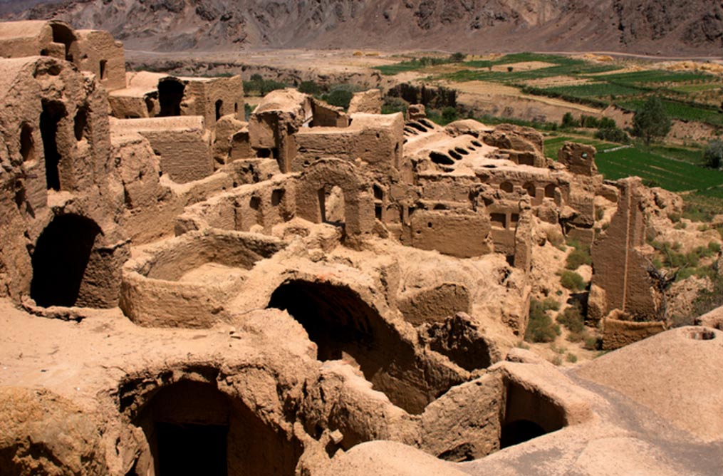 Ruinas de las casas de adobe de Kharanaq, en Irán. (Johannes Zielcke / Flickr)