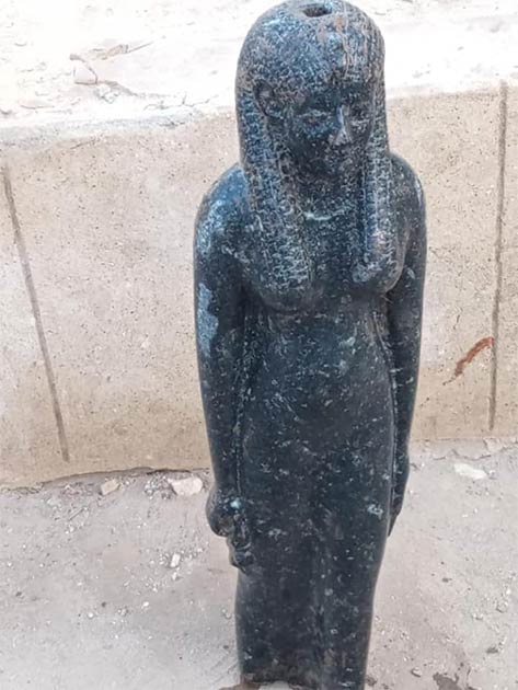 Una estatua de Sekhmet recientemente desenterrada en Egipto y relacionada con el increíble poder del Rey Ramsés II. (Ministerio de Turismo y Antigüedades de Egipto)