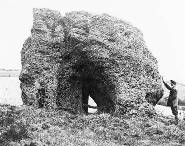 Una foto de 1911 de la Piedra Druida de Blidworth vista desde el oeste muestra que el monumento no ha cambiado en los últimos cien años. (Materiales del Servicio Geológico Británico / NERC)