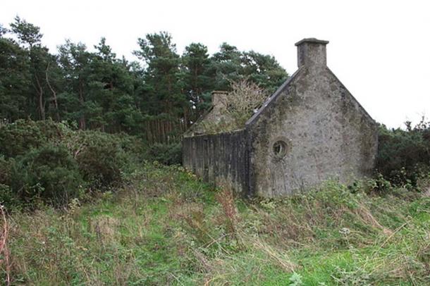 Casa moderna pero abandonada, cerca de Lochhill, Escocia. (Des Colhoun / CC BY-SA 2.0)