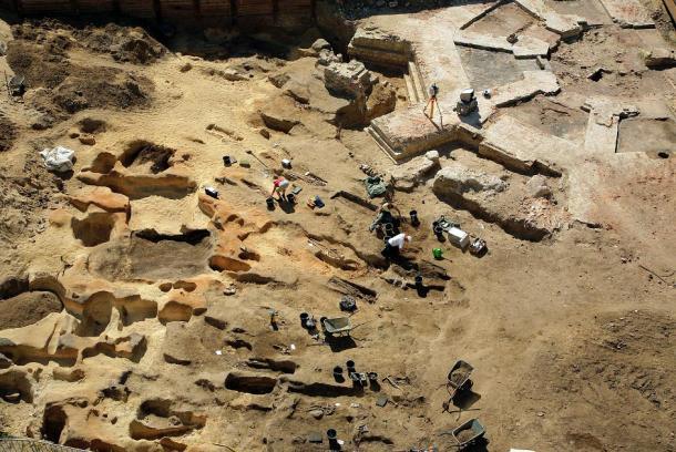 Una toma aérea del sitio de excavación en el cementerio medieval de Petriplatz, Berlín. (Confix737 / CC BY-SA 4.0)