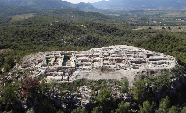 Vista aérea de La Almoloya en 2015 (figura cedida por el Grupo de Investigación Arqueoecologia Social Mediterránea, Universidad Autónoma de Barcelona / Antiquity Publications Ltd)