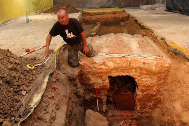 Los huesos de St. Jadwiga fueron encontrados por casualidad durante el trabajo de conservación en la iglesia en Silesia. (trzebnica.pl)