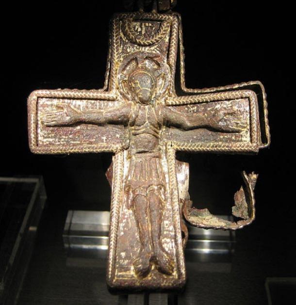 Una cruz cristiana de la era vikinga. Encontrado en Uppåkra, cerca de Lund, Suecia (CC by SA 3.0)