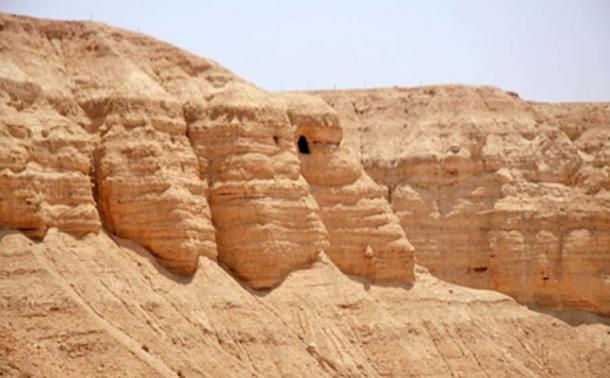 Cuevas en Qumran donde se descubrieron los Rollos del Mar Muerto. (Tamarah / CC BY-SA 2.5)