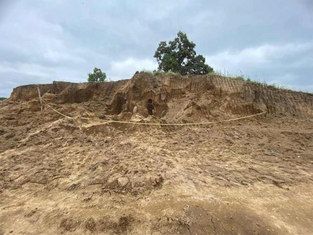 El montículo funerario descubierto en la hacienda de Antonio Sotomayor, cantón Vinces, Los Ríos, Ecuador. (Instituto Nacional de Patrimonio Cultural)