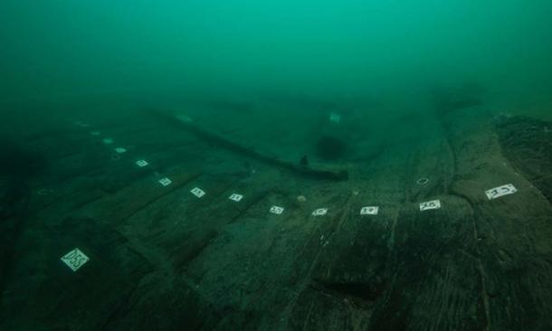 El casco de madera del nuevo barco egipcio que encontraron los arqueÃ³logos marinos. (Christoph Gerigk / Franck Goddio / FundaciÃ³n Hilti)