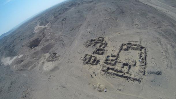 Este sitio en Wadi el-Hudi se remonta a unos 3,900 aÃ±os y alberga un asentamiento en un valle entre dos colinas y una mina de amatista. (ExpediciÃ³n Wadi el-Hudi)