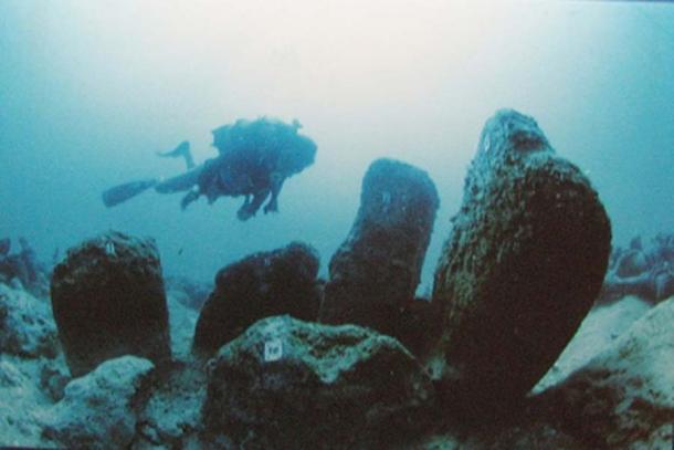 Estructura de piedra de Atlit-Yam, Israel sumergida por el tsunami. (Hanay / CC BY-SA 3.0)