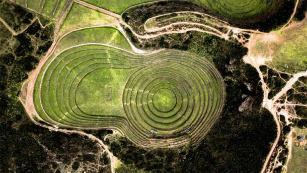 Las estructuras aprovechan la forma natural del paisaje (Katarzyna/ Adobe Stock)