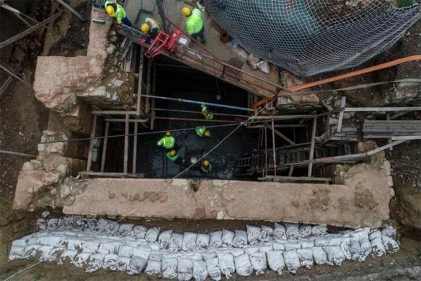 La excavación ha desenterrado una estructura en forma de T que se cree que es un castillo. (mynet)