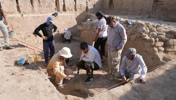 Entrenamiento de excavación en el sitio del templo del dios de la guerra. (Proyecto Tello-Girsu, Esquema de Iraq, Museo Británico)