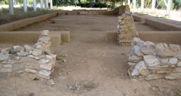 Heroon de Lefkandi, visto desde la puerta principal. Lefkandi es un pueblo costero en la isla de Eubea, cerca de Eretria. (Pompilos / CC BY-SA 3.0)