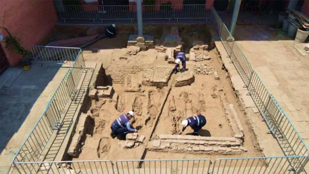 El sitio del hospital español peruano, que se construyó por primera vez 20 años después de que Pizarro conquistara a los incas, ha revelado los restos de 42 pacientes españoles con sífilis y numerosos artefactos. (Municipalidad de Lima)