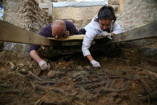 Los restos humanos y los artefactos se recolectaron de muchas capas arqueológicas que demuestran diferentes épocas. (HABERTURK)