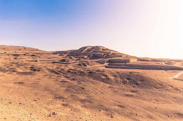 Las antiguas ruinas abandonadas de Cahuachi, necrópolis de los Nazca. (rpbmedia/Adobe Stock)