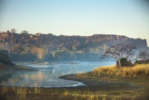 El fuerte de Ranthambore en Rajasthan ha experimentado una historia tumultuosa desde que fue construido en el siglo X. (Sameer Sapte / Adobe Stock)