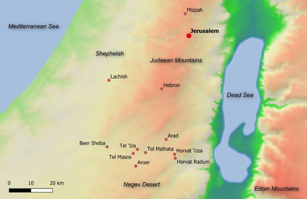 Este mapa muestra la ubicación antigua de Arad en el Israel de la era bíblica, junto con las principales ciudades de Judá y sitios en el valle de Beer Sheba ca. 600 a.C. (© 2020 Shaus et al. PLoS ONE / CC BY 4.0)