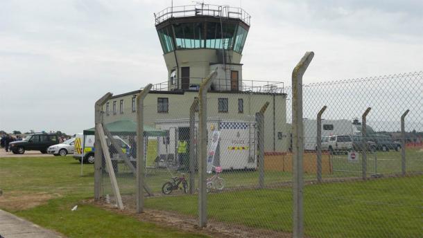 La antigua torre de control ATC en el antiguo aeródromo de la RAF Bentwaters, donde ocurrió el incidente del OVNI en el bosque de Rendlesham. La ubicación ahora es un parque. (Juan Jiménez / CC BY-SA 3.0)