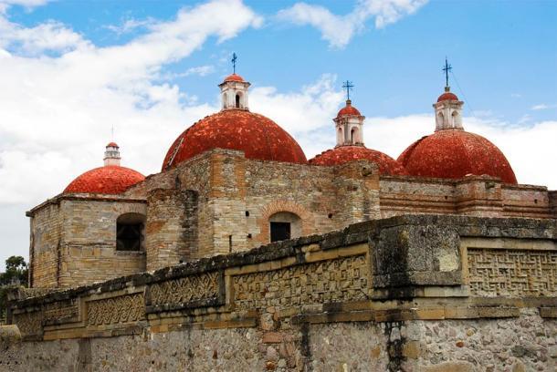 La Iglesia de San Pablo se construyó sobre las antiguas ruinas que los españoles destruyeron en Mitla. (Noradoa / Adobe Stock)