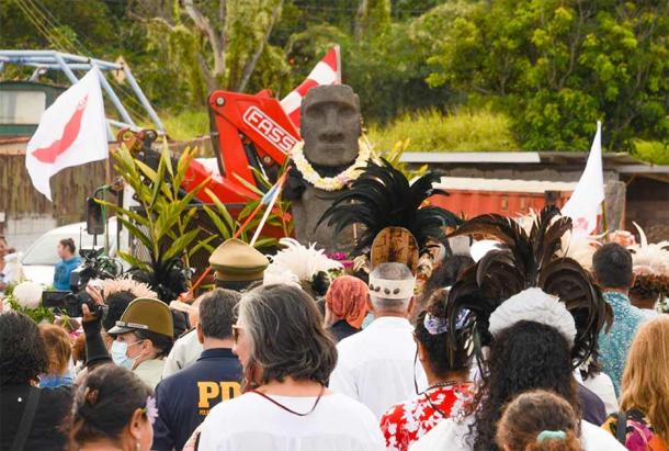 Ceremonia de bienvenida a los moai el 8 de marzo de 2022. (Paula Rossetti)