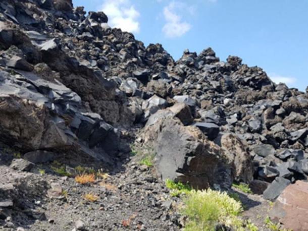 Isla volcánica en la caldera de Santorini. (Copyright Karen Mutton / Autor suministrado)